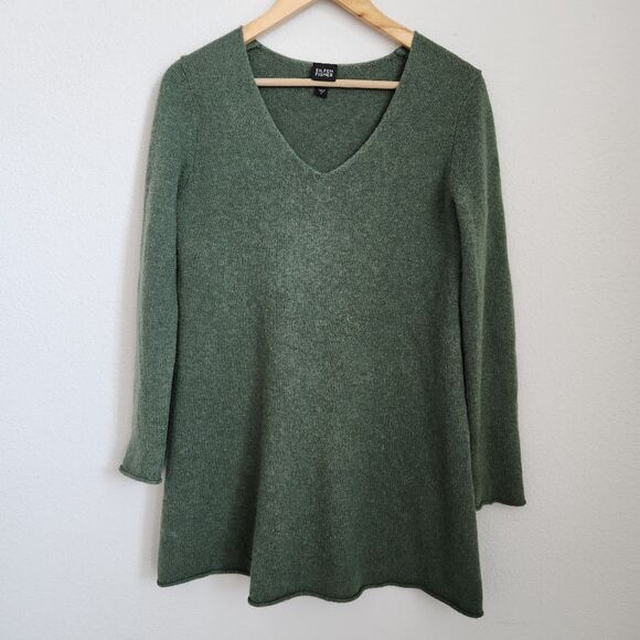 Eileen Fisher Sweaters - Eileen Fisher 100% Cashmere V-Neck Sweater in Heather Green | Size S